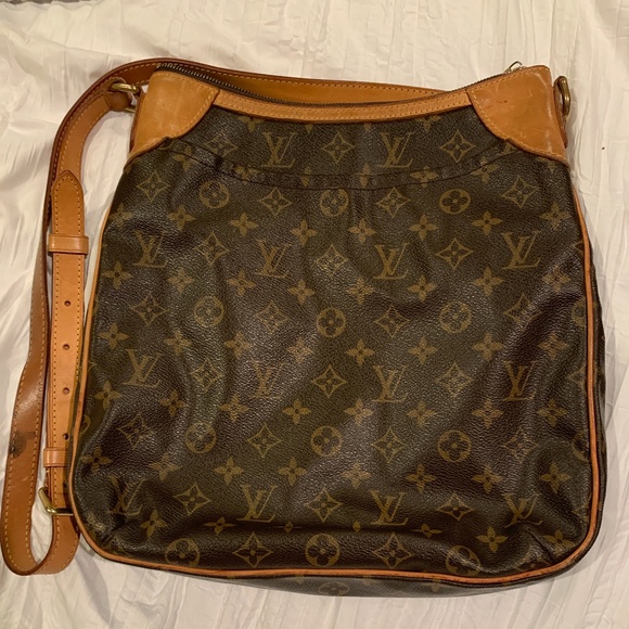 What's in my bag? LV Odeon PM vs MM 